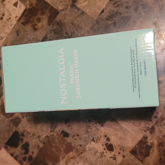 Nostalgia mint Mini Sandwich Maker - Picture 2 of 5